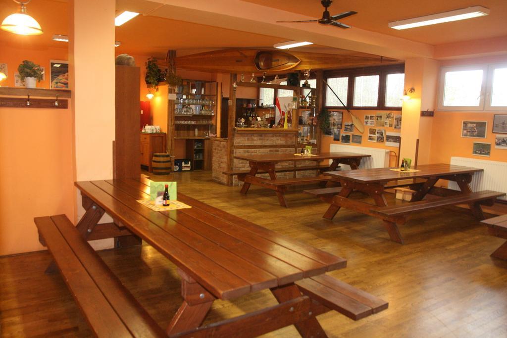 Hostel Boathouse Prague Extérieur photo